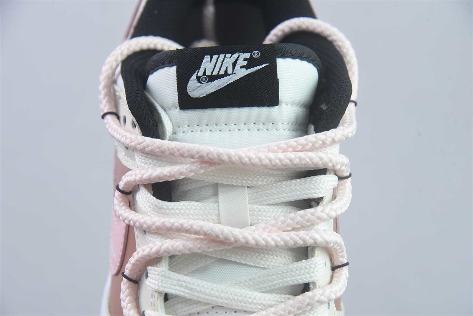 耐克 Nike SB Dunk Low 绑带 白棕粉低帮休闲板鞋 纯原版本 货号:CW1590-100 实拍细节图