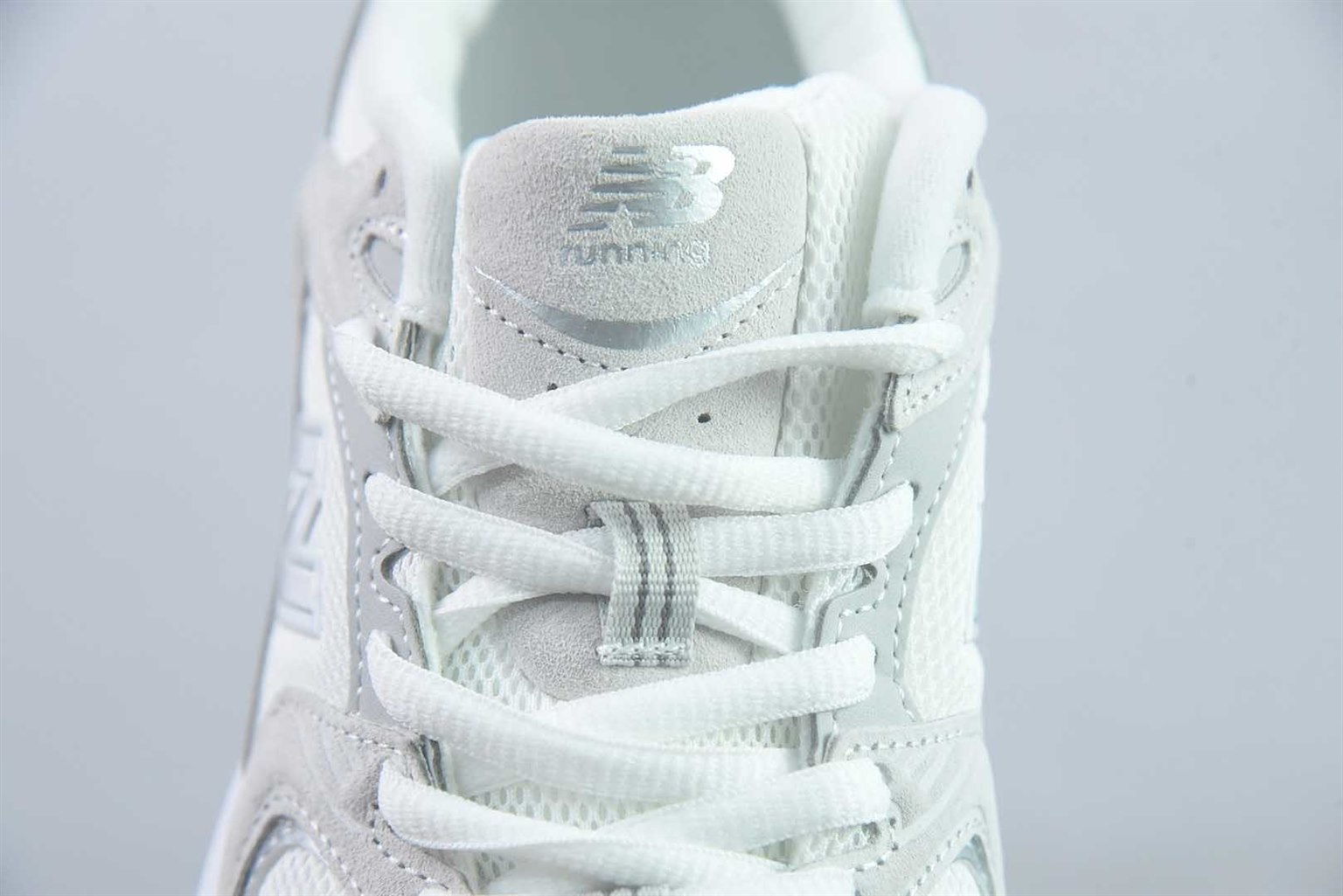 新百伦 New Balance NB530 系列 2011 复古休闲 灰白慢跑鞋 纯原版本 货号:MR530CE 实拍细节图