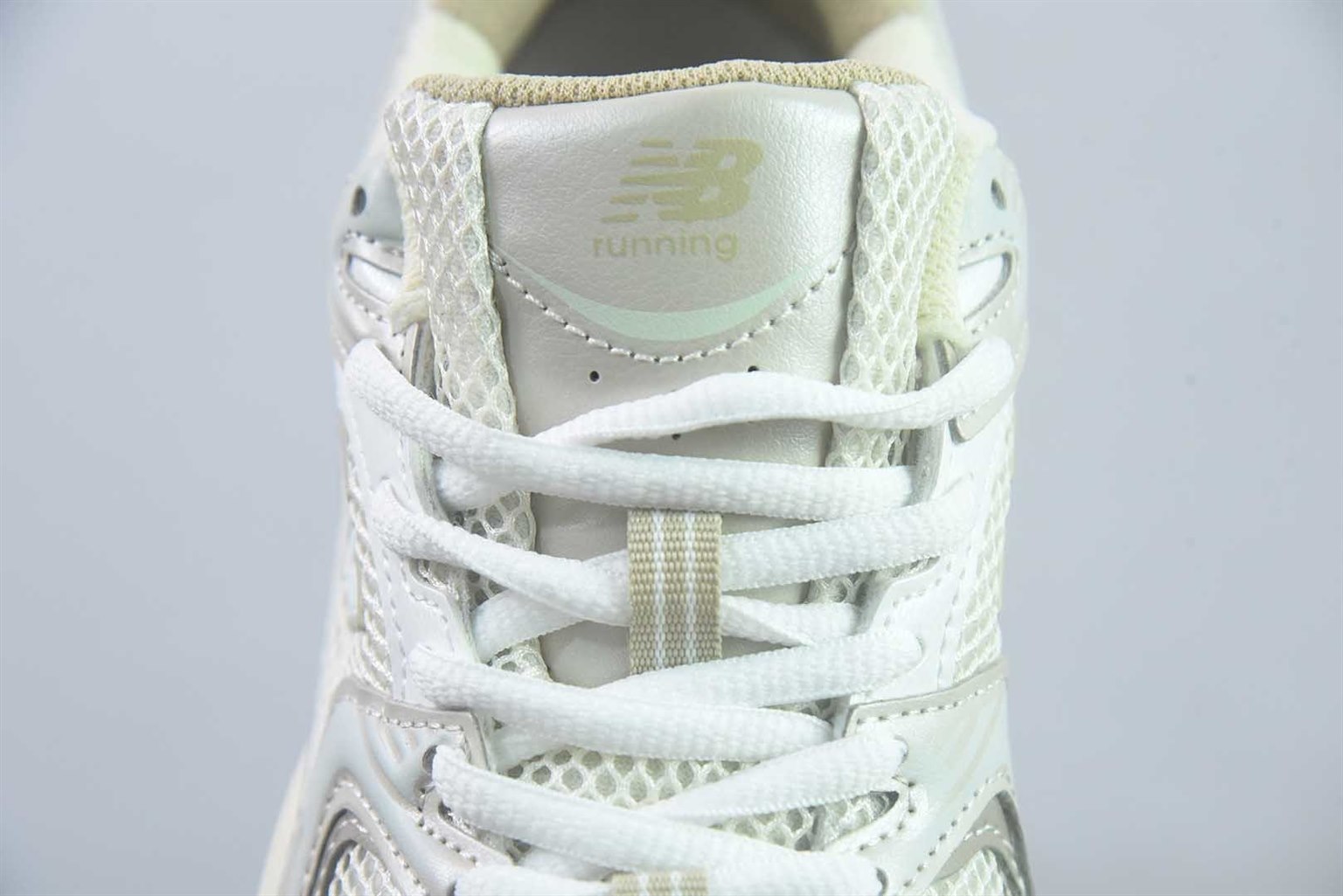 新百伦 New Balance NB530 系列 2011 复古休闲 白色慢跑鞋 纯原版本 货号:MR530AA 实拍细节图