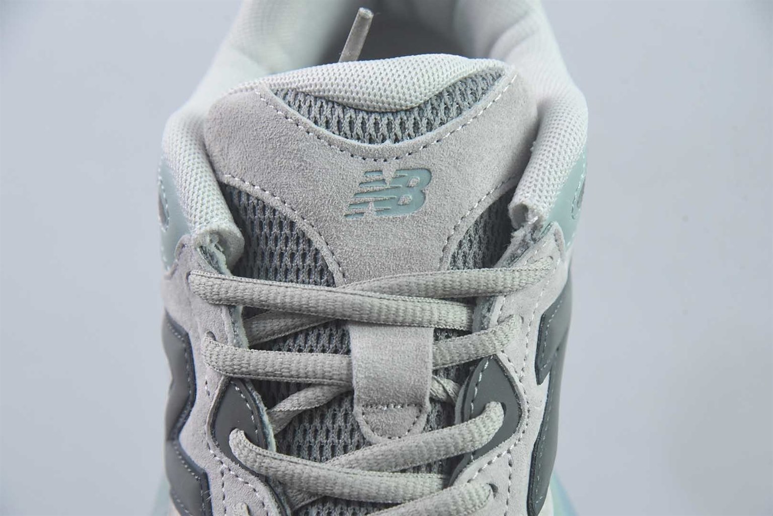 新百伦 New Balance 复古休闲 灰绿跑步鞋 纯原版本 货号:U9837LN 实拍细节图