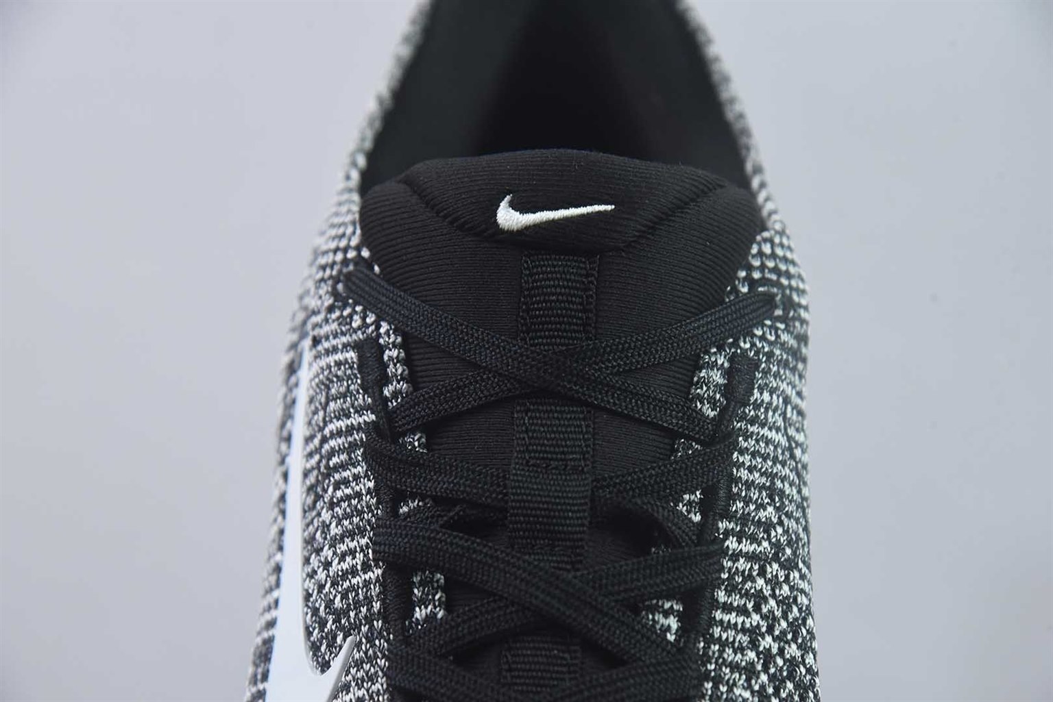 耐克 Nike Structure 26 ReactX 泡棉中底 公路 黑白跑鞋 官方 纯原版本 货号:IV5703-200 实拍细节图