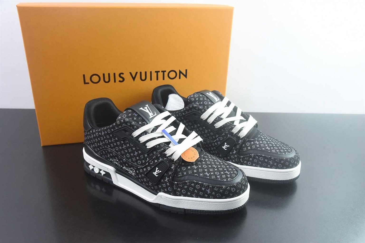 路易威登 LOUIS VUITTON 新版 VG Trainer 系列 Trainer 系列 配色 100+ 品控保障 放到国内市场包顶货 品质非常板正 到手掂量质感满满 黑白 纯原版本 主图