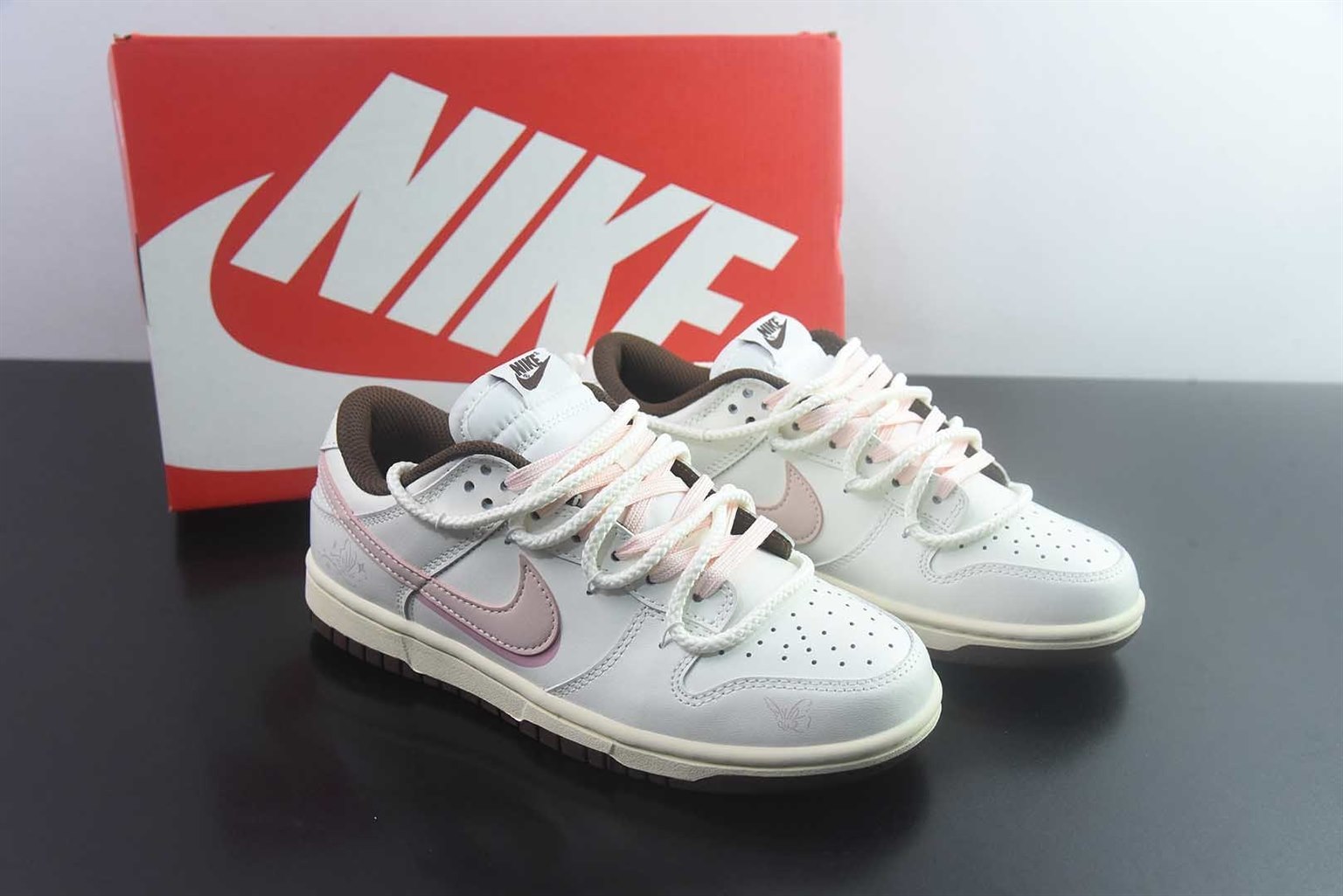 耐克 Nike SB Dunk Low 绑带 粉白低帮休闲板鞋 纯原版本 货号：DD1503-124 主图