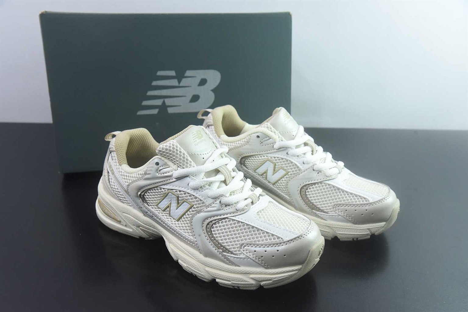 新百伦 New Balance NB530 系列 2011 复古休闲 白色慢跑鞋 纯原版本 货号:MR530AA 主图