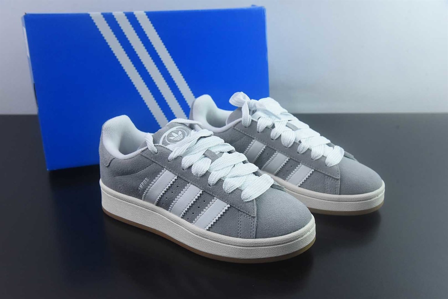 阿迪达斯 Adidas Originals Campus 00s 明星款学院系列面包风复古休闲运动 灰白板鞋 纯原版本 货号:HQ8707 主图