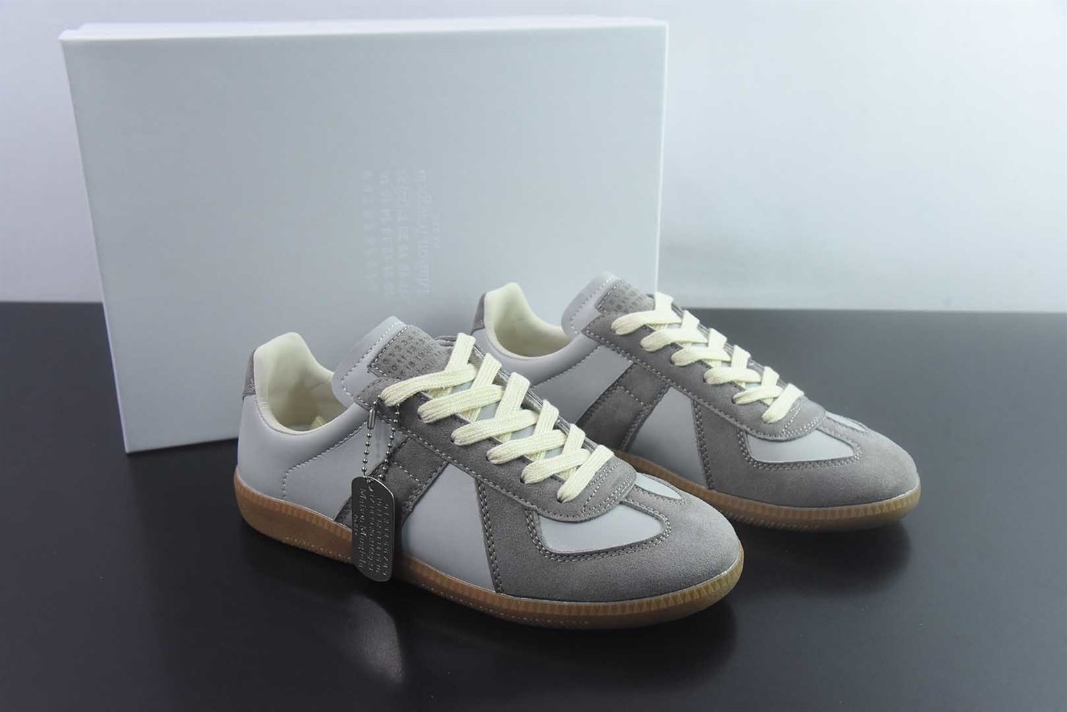 梅森马吉拉 Maison Margiela MM6 网 小 鞋，比利时著名设计师品牌- / 22 Classic Replica Leather Low Sneaker 系列低帮经典绅士德训平底百搭小 红板鞋 纯原版本 货号：SDP25805435 主图