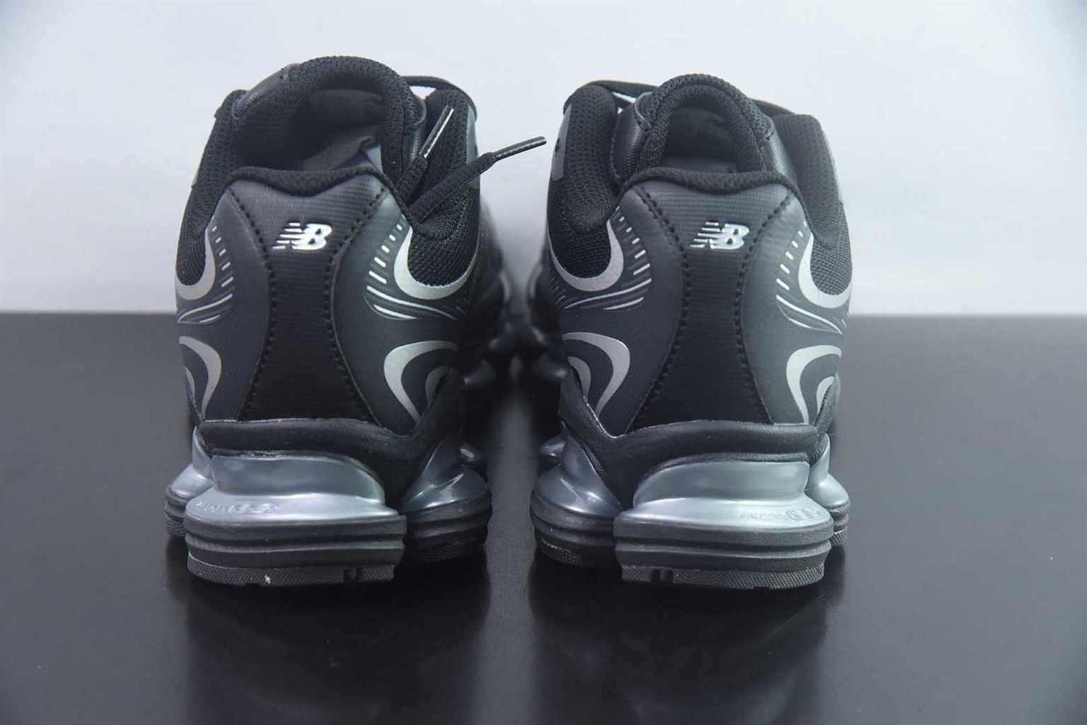 新百伦 New Balance NB2000 舒适百搭 低帮 休闲 黑灰跑步鞋 纯原版本 货号：U20008LL 实拍细节图