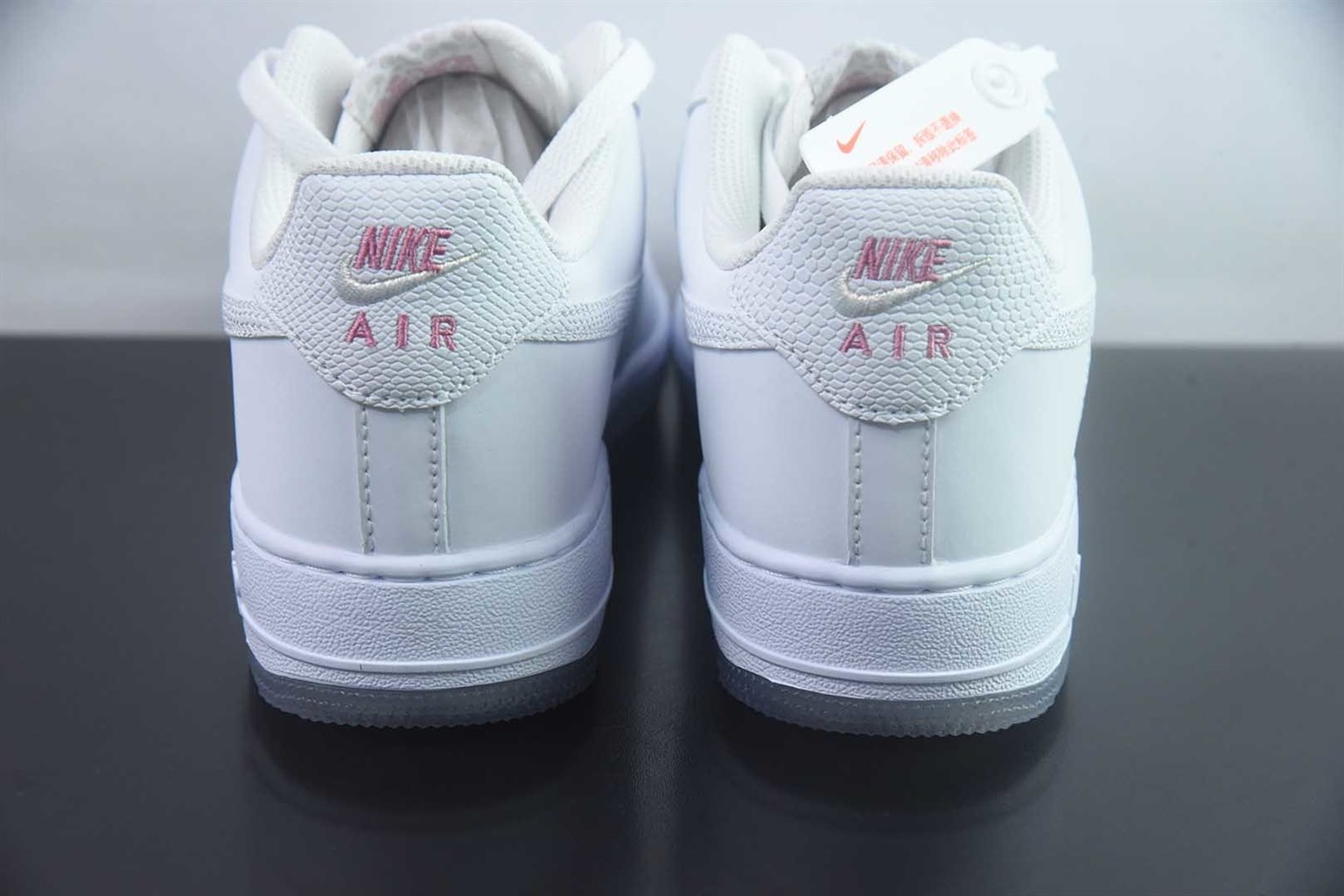 耐克 Nike Air Force 1 Low White Lotus 白粉低帮板鞋 纯原版本 货号：IV4453-100 实拍细节图