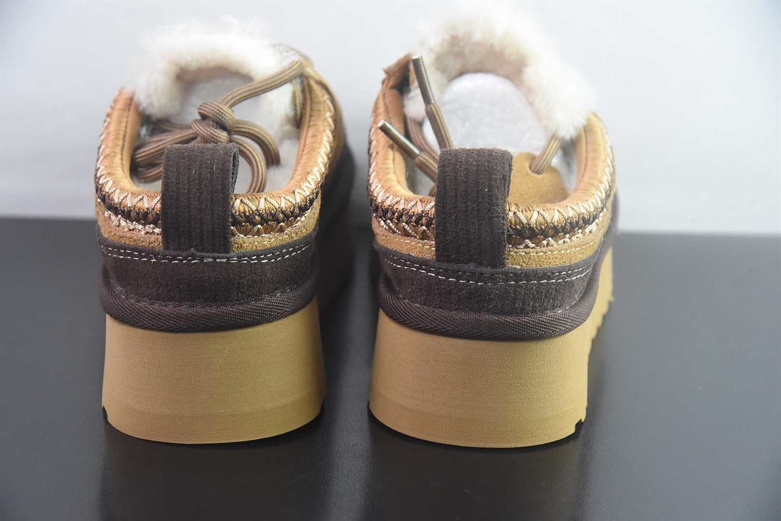 UGG W Heritage Lace-Up 系带毛毛厚底 栗色拖鞋 纯原版本 货号:1180361-SNDC 实拍细节图