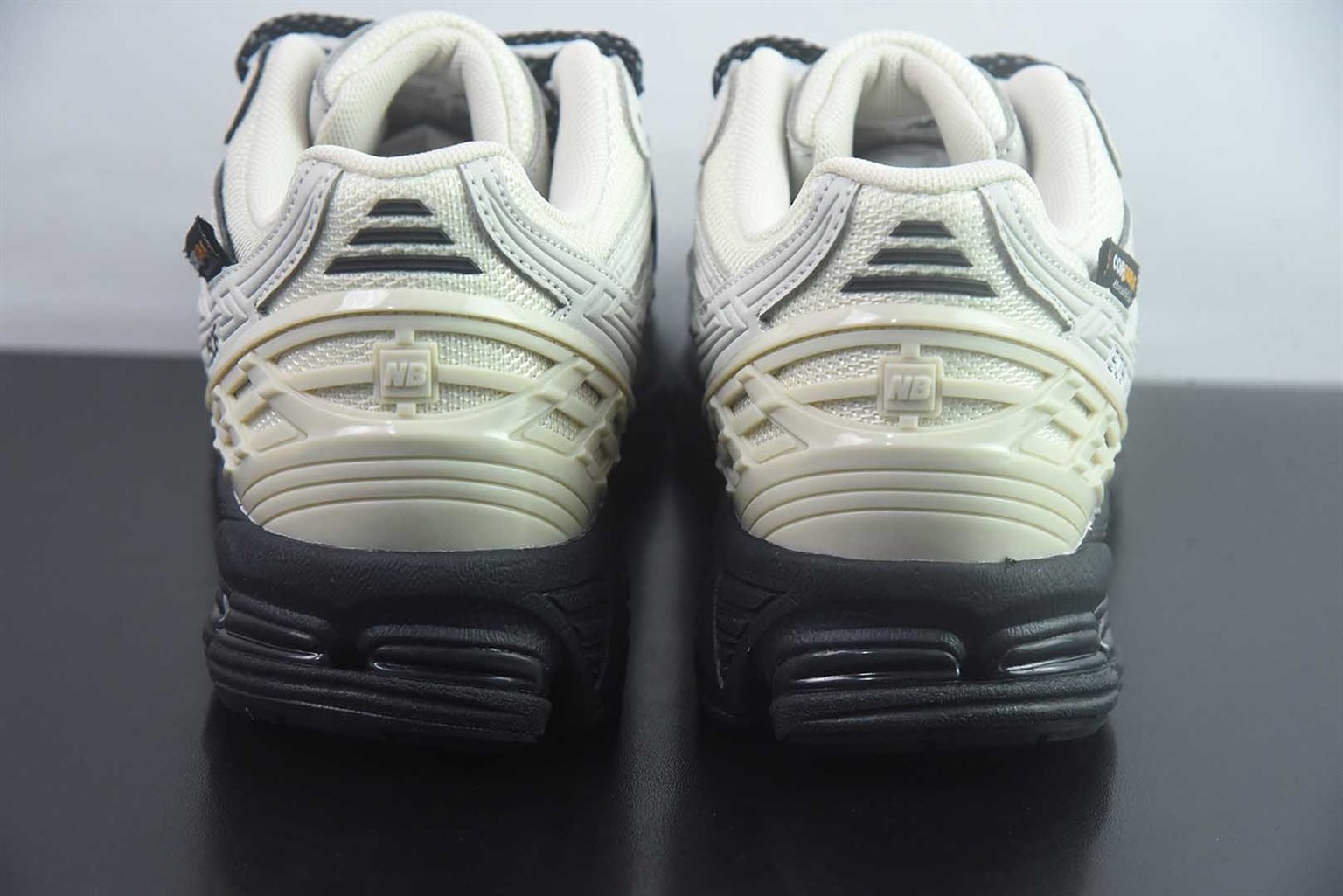 新百伦 New Balance 1906 系列复古老爹风休闲运动 白黑慢跑鞋 纯原版本 货号：U190681D 实拍细节图