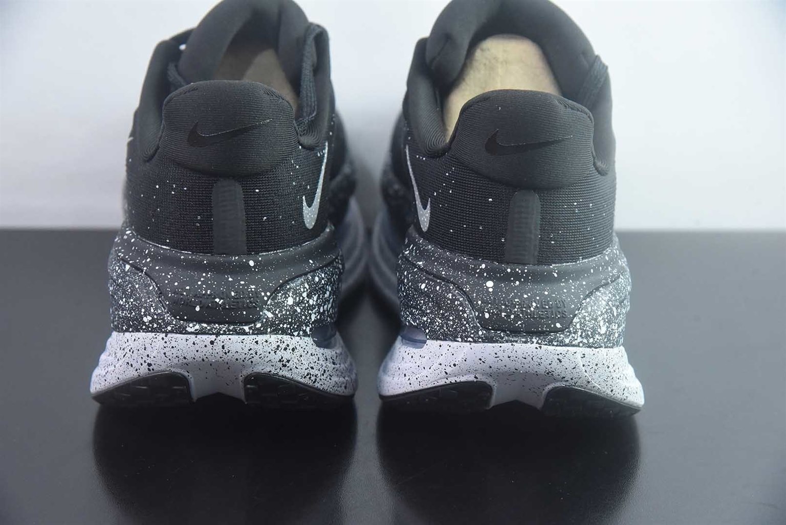 耐克 Nike Air Zoom Vomero Premium 厚底气垫 黑白跑鞋 纯原版本 货号:IU2827-001 实拍细节图
