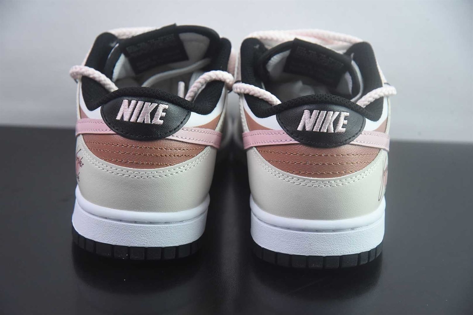 耐克 Nike SB Dunk Low 绑带 白棕粉低帮休闲板鞋 纯原版本 货号:CW1590-100 实拍细节图