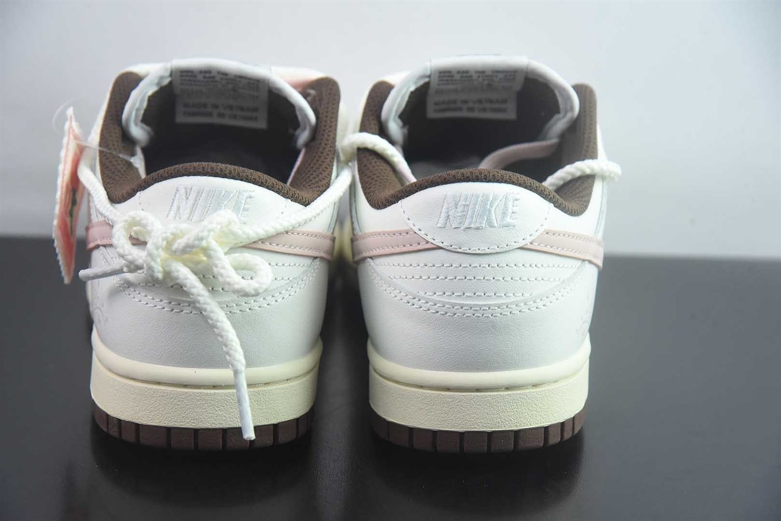 耐克 Nike SB Dunk Low 绑带 粉白低帮休闲板鞋 纯原版本 货号：DD1503-124 实拍细节图