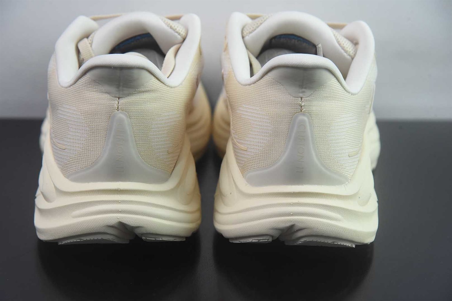 霍伽 HOKA ONE ONE M CLIFTON 11 邦迪九代舒适 低帮休闲 米白跑步鞋 纯原版本 货号:1176573 实拍细节图