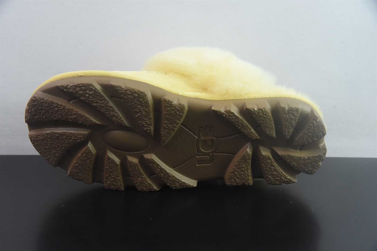 UGG Coquette 女子 黄色拖鞋 纯原版本 货号:EAJQ21684839 实拍细节图