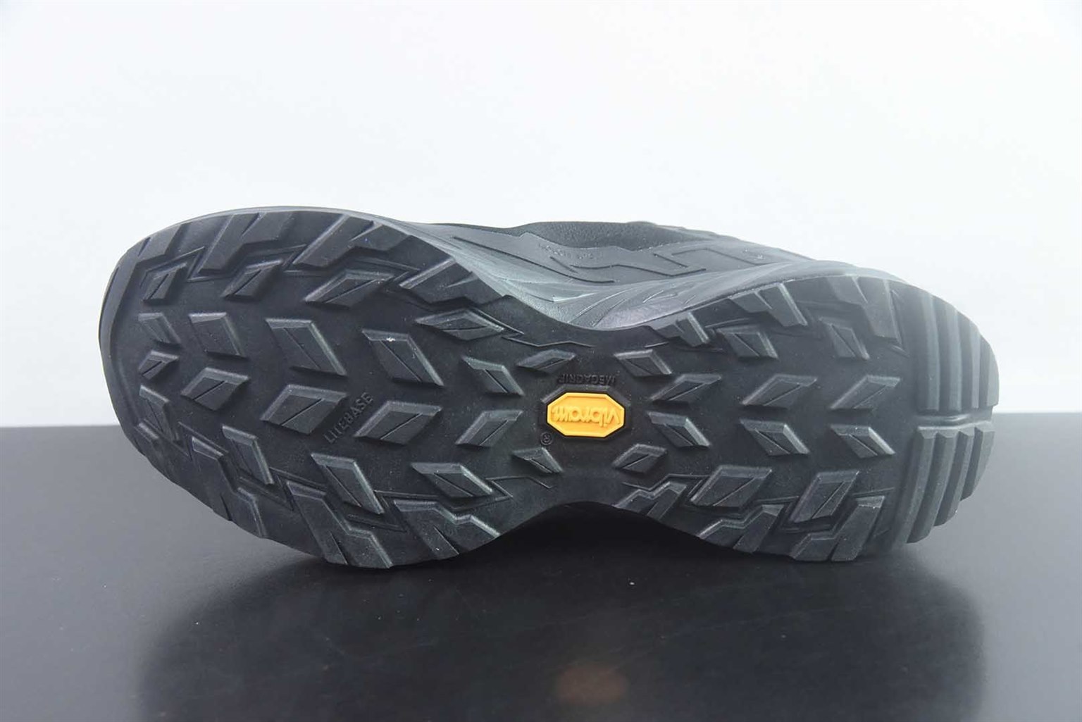 可隆 KOLON SPORT MOVE ALPHA lite 耐磨透气轻便 黑色低帮徒步鞋 纯原版本 货号:LUFH5AN038 实拍细节图