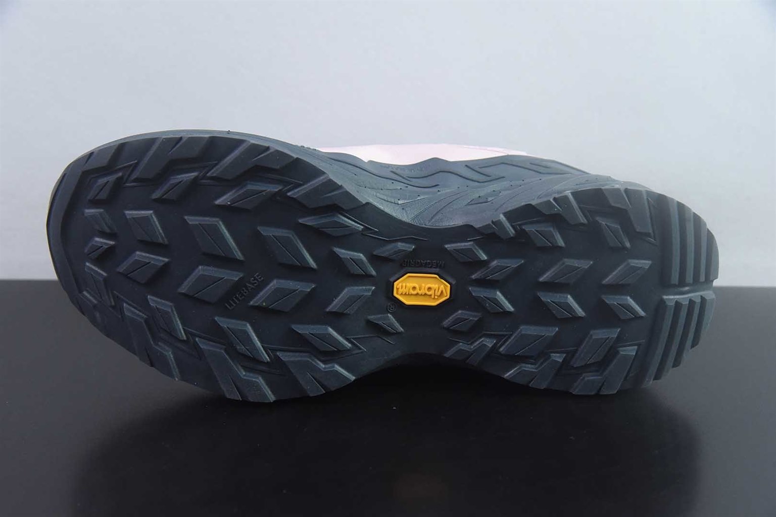 可隆 KOLON SPORT MOVE ALPHA lite 耐磨透气轻便 粉色低帮徒步鞋 纯原版本 货号:LUFH6MN040 实拍细节图