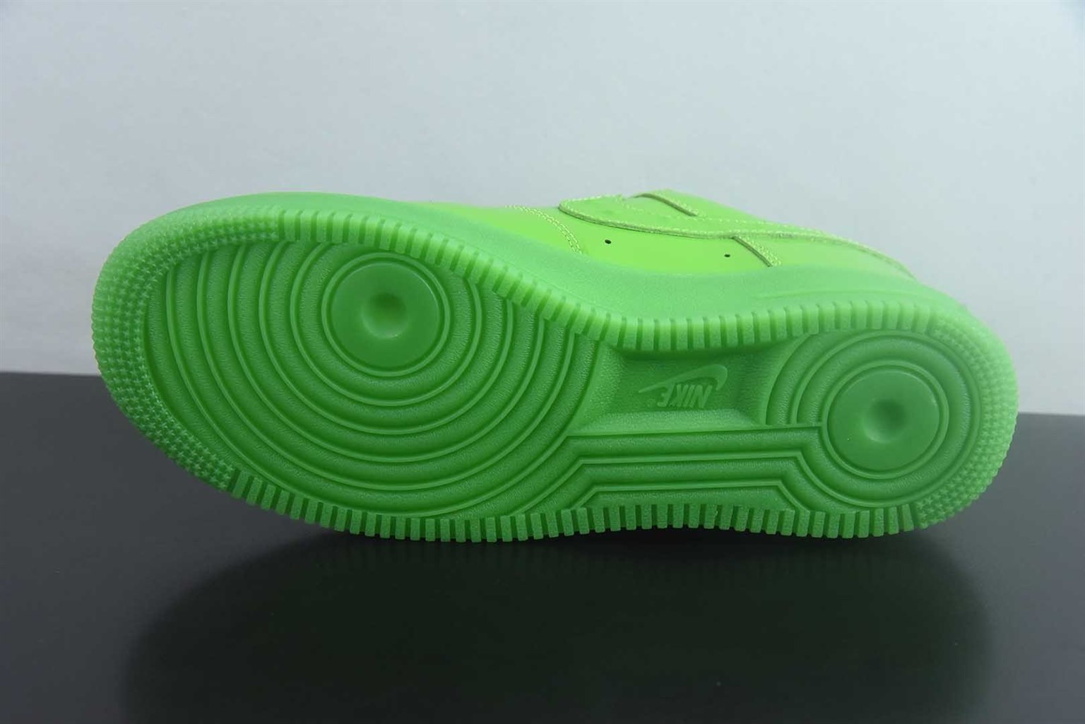 耐克 Nike Air Force 1 07 Low 绿色低帮板鞋 纯原版本 货号:IV6822-399 实拍细节图