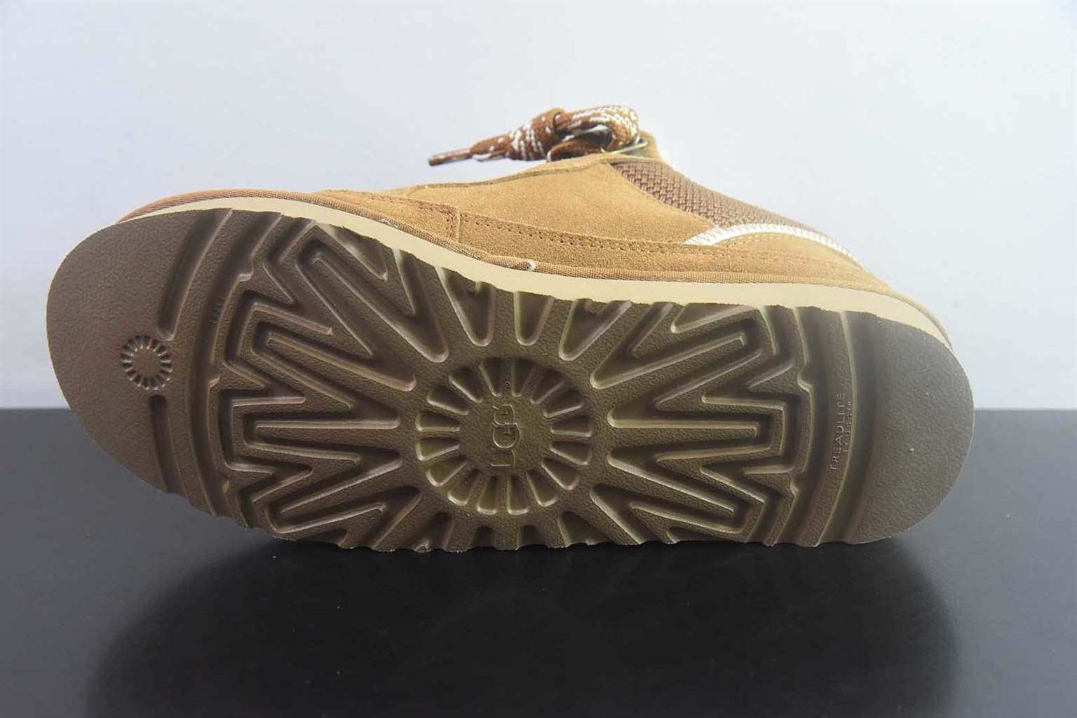UGG W Lowmel 低帮运动风羊毛鞋 栗色 纯原版本 货号:QAJJ75085437 实拍细节图