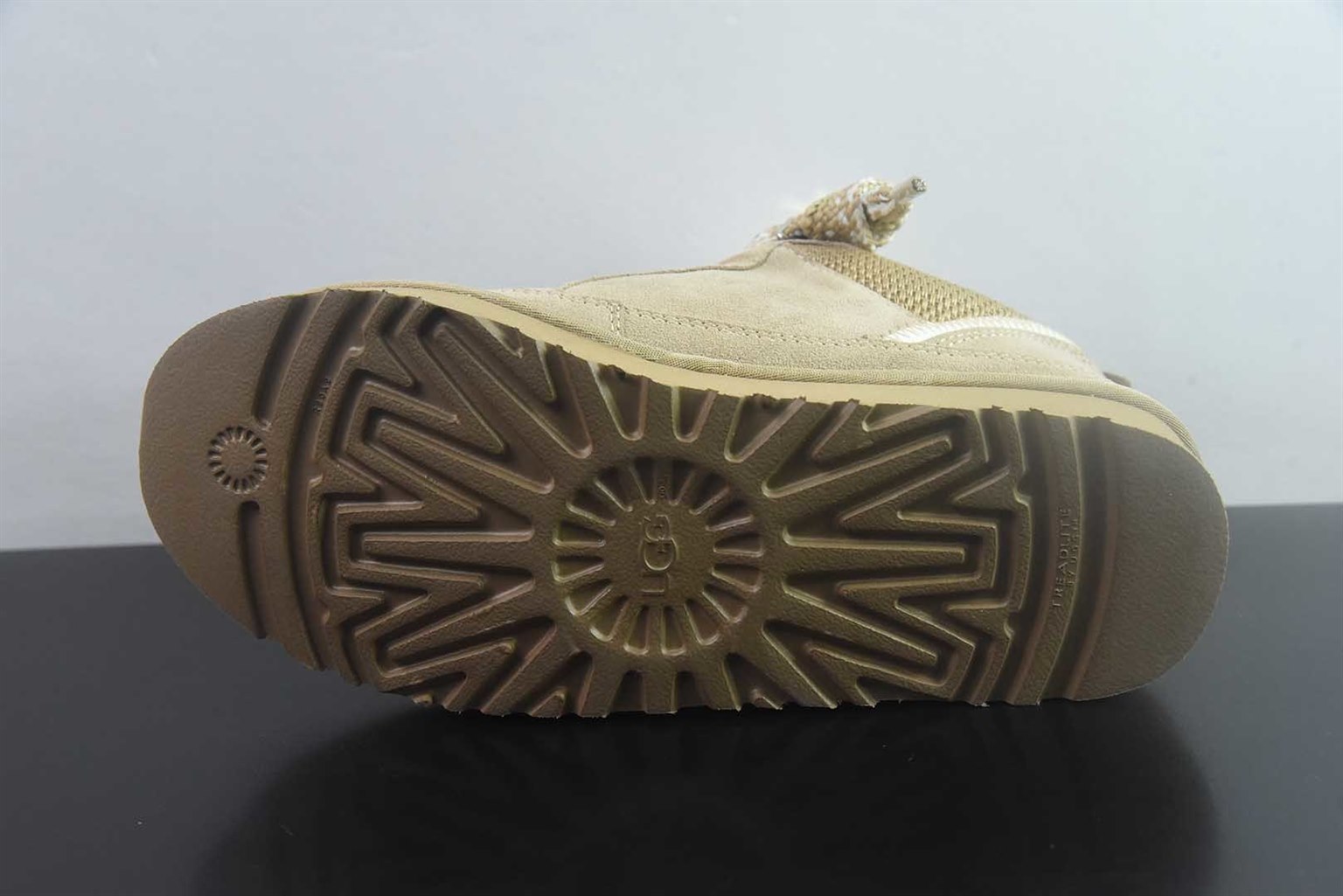 UGG W Lowmel 低帮运动风羊毛鞋 黑灰 纯原版本 货号:QAJJ75085437 实拍细节图