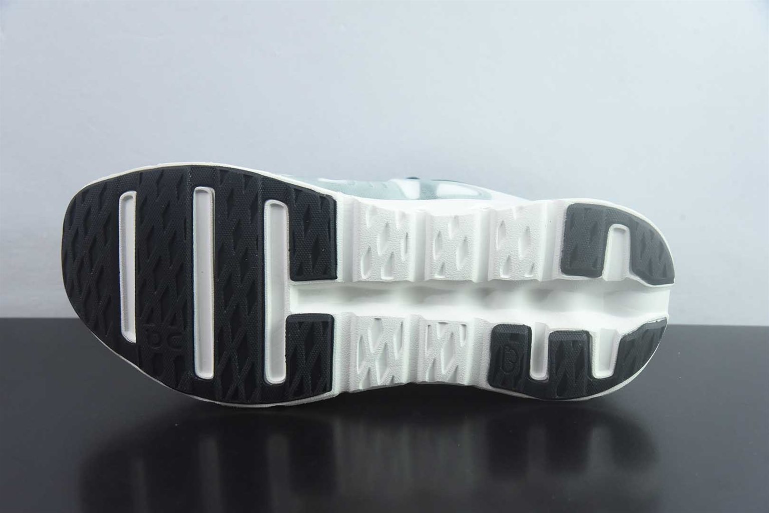 On 昂跑 Cloudtilt Remix 黑灰跑步鞋 纯原版本 货号:3MG10273686 实拍细节图