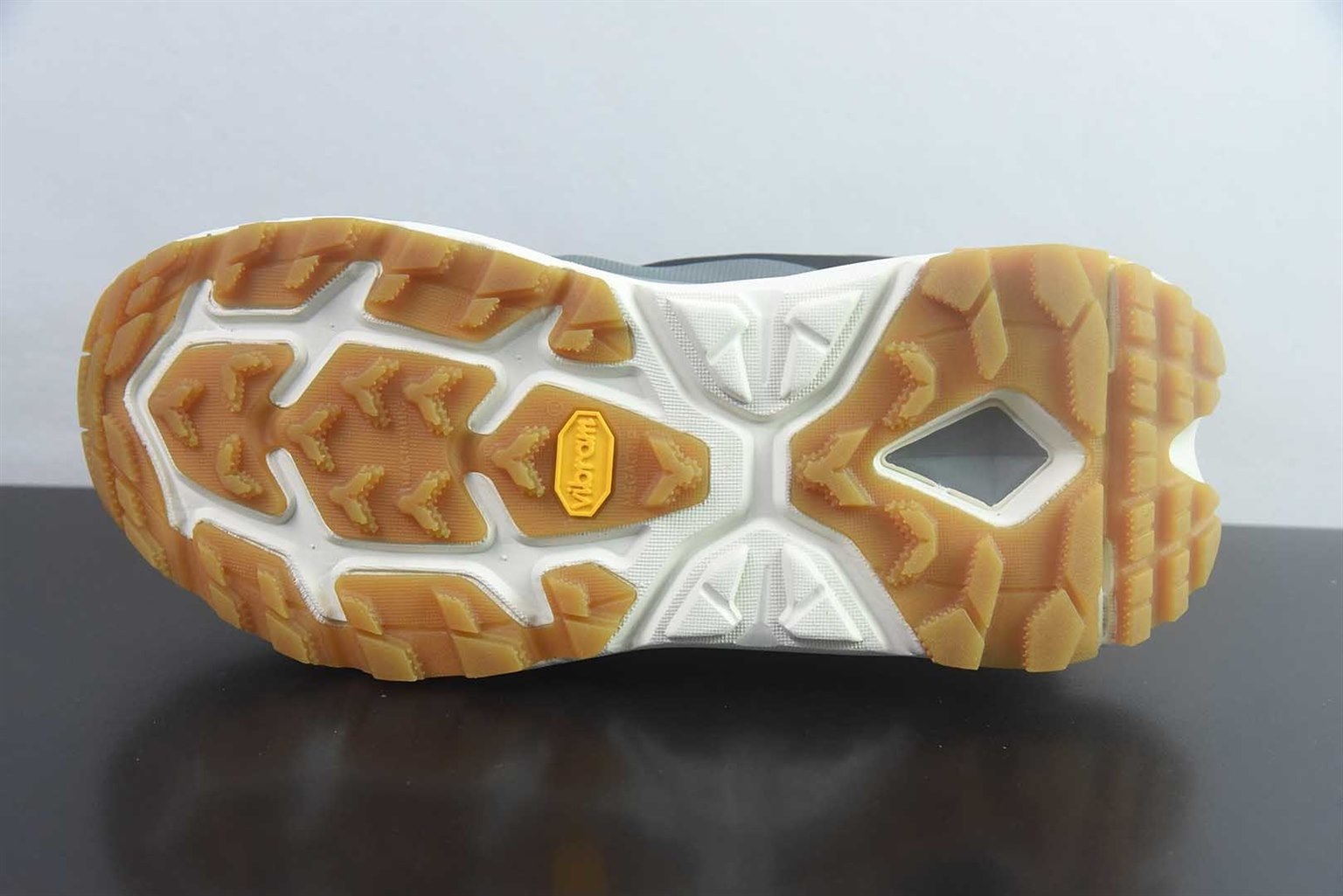 霍伽 HOKA ONE ONE KAHA 2 FROST MOC GTX 卡哈 2 中帮 黑色徒步鞋 纯原版本 货号:1155210-BBLC 实拍细节图