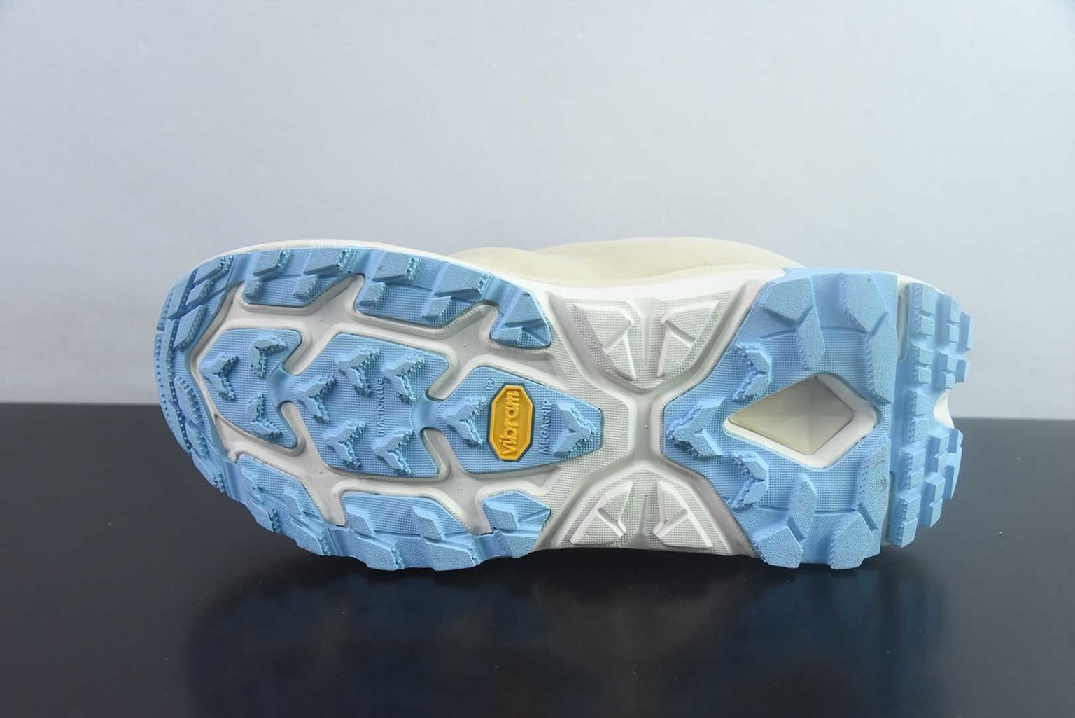 霍伽 HOKA ONE ONE KAHA 2 FROST MOC GTX 卡哈 2 中帮 卡其徒步鞋 纯原版本 货号：1155210-OKD 实拍细节图