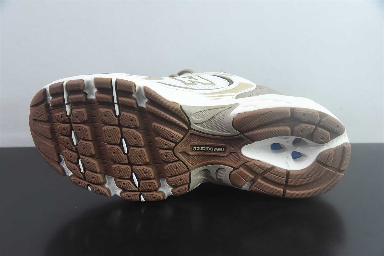 新百伦 New Balance NB530 系列 2011 复古休闲 米白慢跑鞋 纯原版本 货号:U530COB 实拍细节图