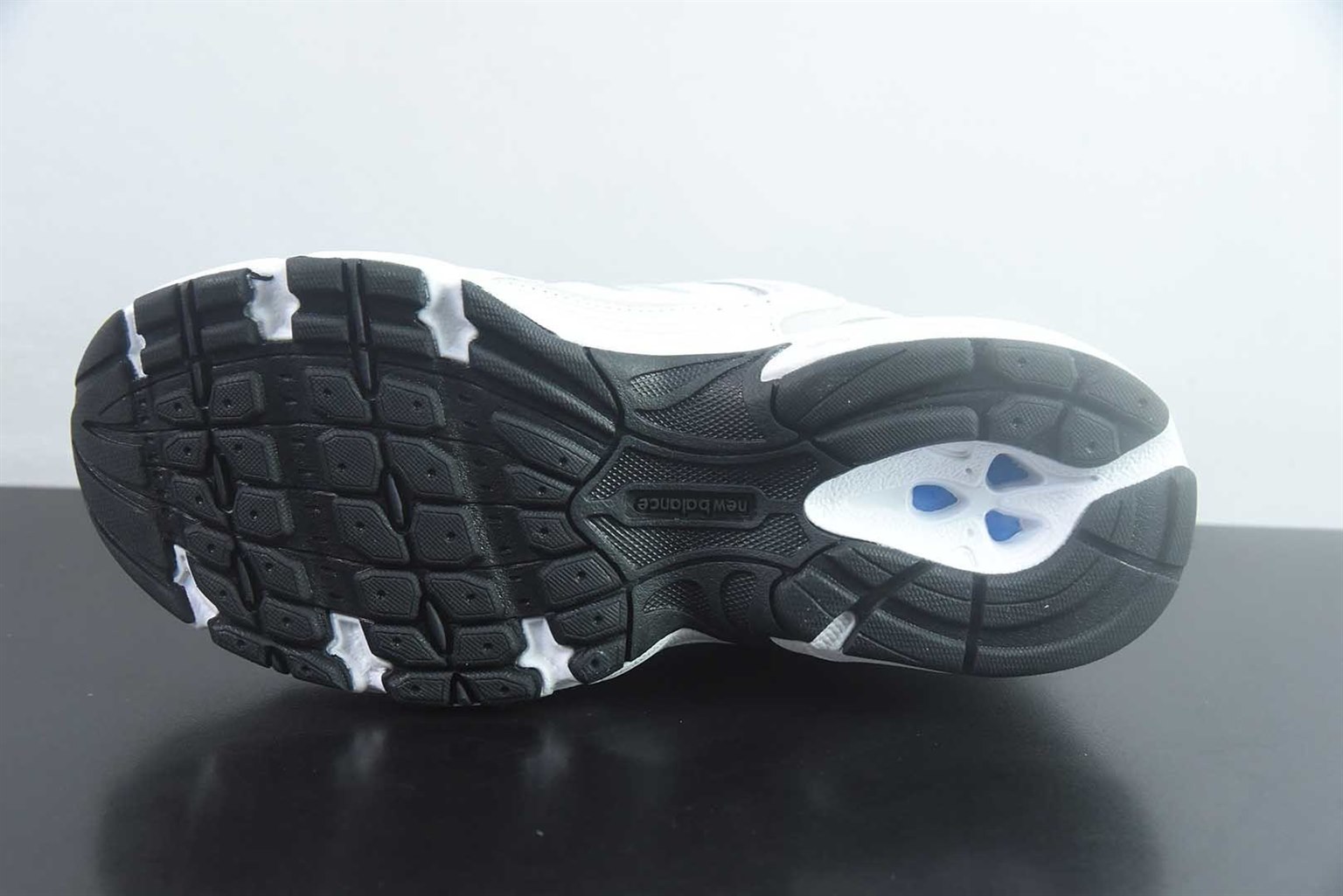 新百伦 New Balance NB530 系列 2011 复古休闲 灰白慢跑鞋 纯原版本 货号:MR530CE 实拍细节图