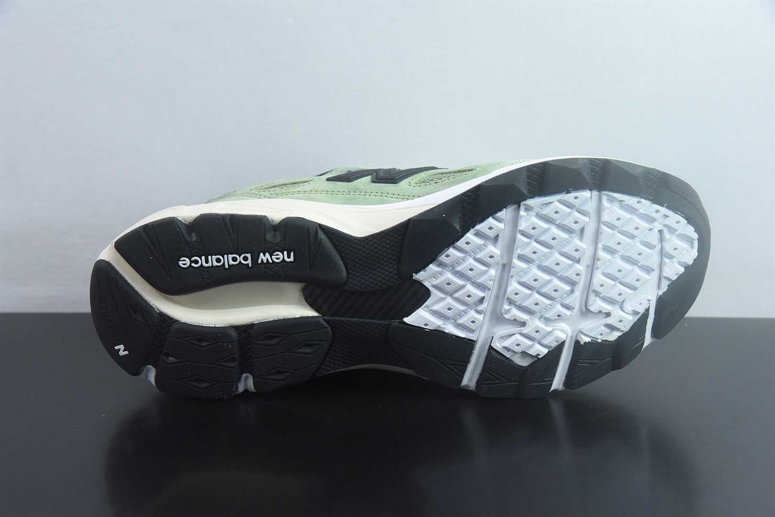 新百伦 New Balance 990v3 x JJJJound 联名 复古 橄榄绿跑鞋 纯原版本 货号:M990JD3 实拍细节图