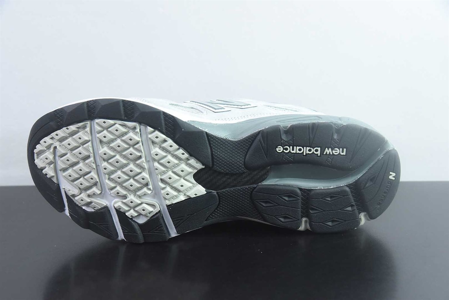 新百伦 New Balance 990v3 Made in USA 复古 灰色跑鞋 纯原版本 货号:M990VS3 实拍细节图