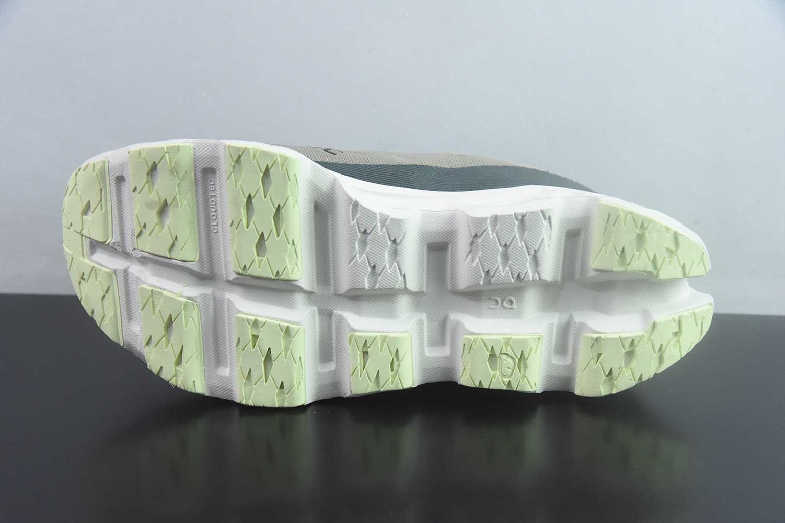 昂跑 ON Cloudmonster 3 怪兽 3 舒适 缓震 灰黑跑步鞋 纯原版本 货号:3MG10051043 实拍细节图