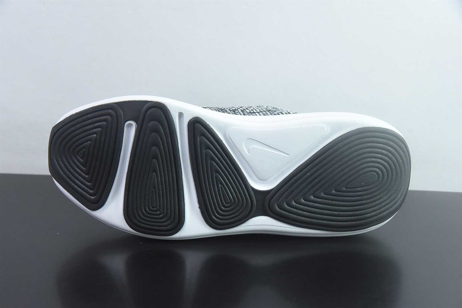 耐克 Nike Structure 26 ReactX 泡棉中底 公路 黑白跑鞋 官方 纯原版本 货号:IV5703-200 实拍细节图