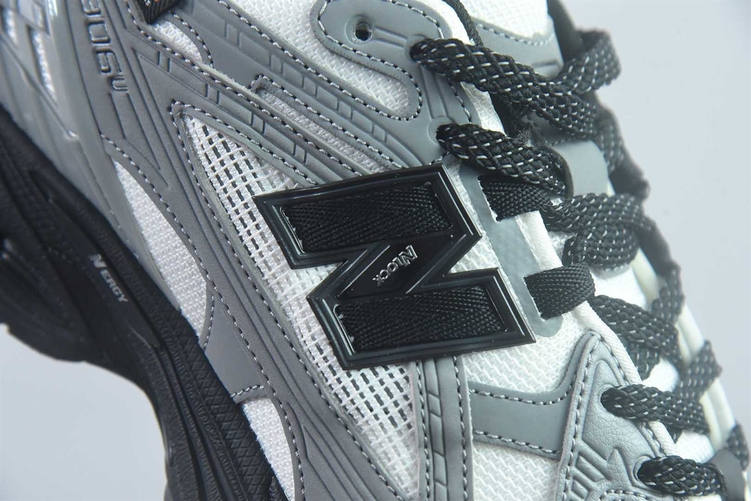 新百伦 New Balance 1906 系列复古老爹风休闲运动 银灰慢跑鞋 纯原版本 货号：U19064W2 实拍细节图