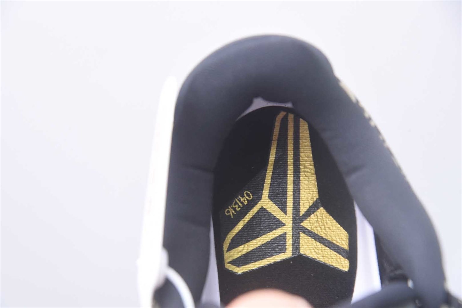 耐克 Nike Zoom Kobe 11 Protro 科比 11 黑金 纯原版本 货号:IU4902-900 实拍细节图