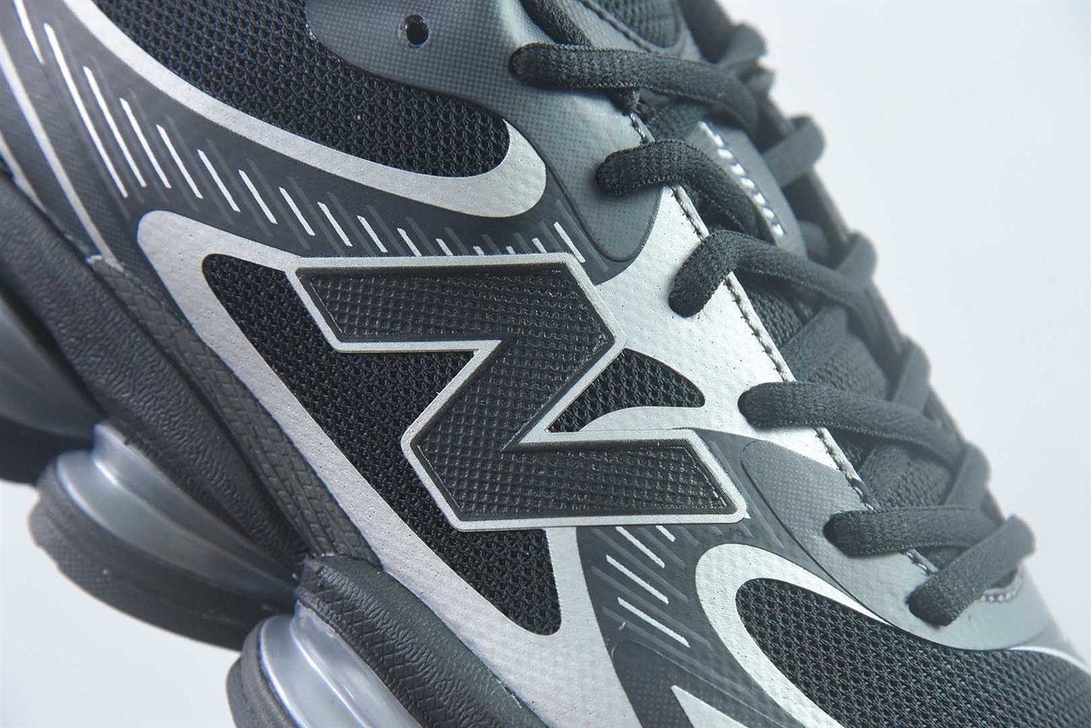 新百伦 New Balance NB2000 舒适百搭 低帮 休闲 黑灰跑步鞋 纯原版本 货号：U20008LL 实拍细节图