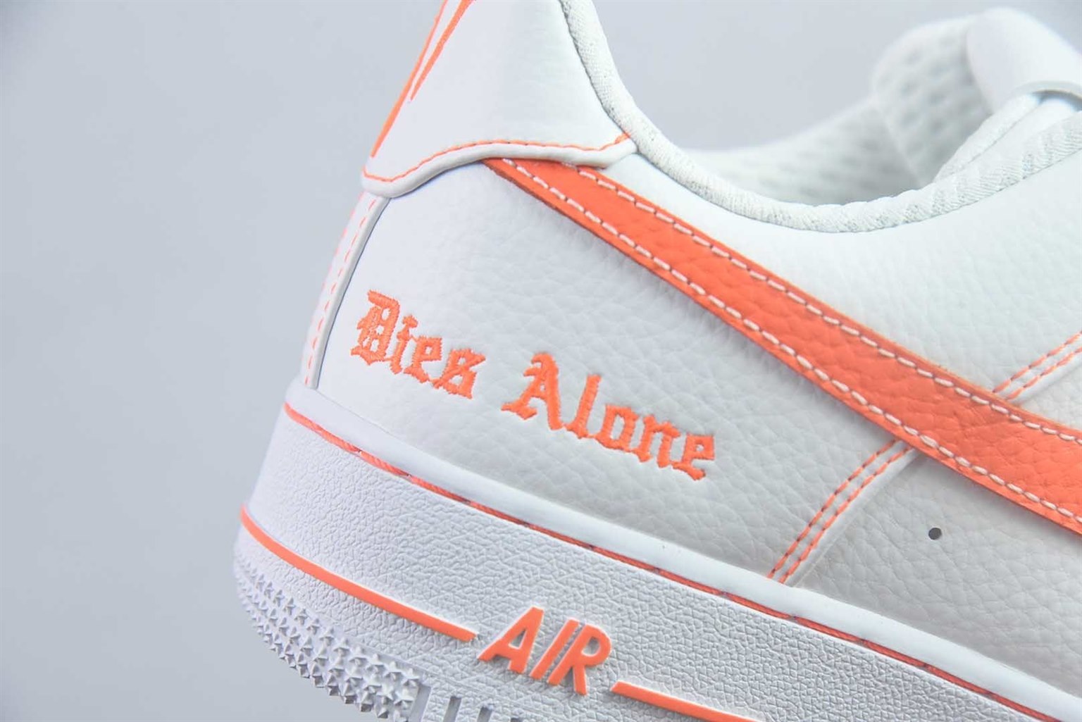 耐克 Nike Air Force 1 Low x VLONE 低帮联名 白橙板鞋 纯原版本 货号：AA5360-100 实拍细节图