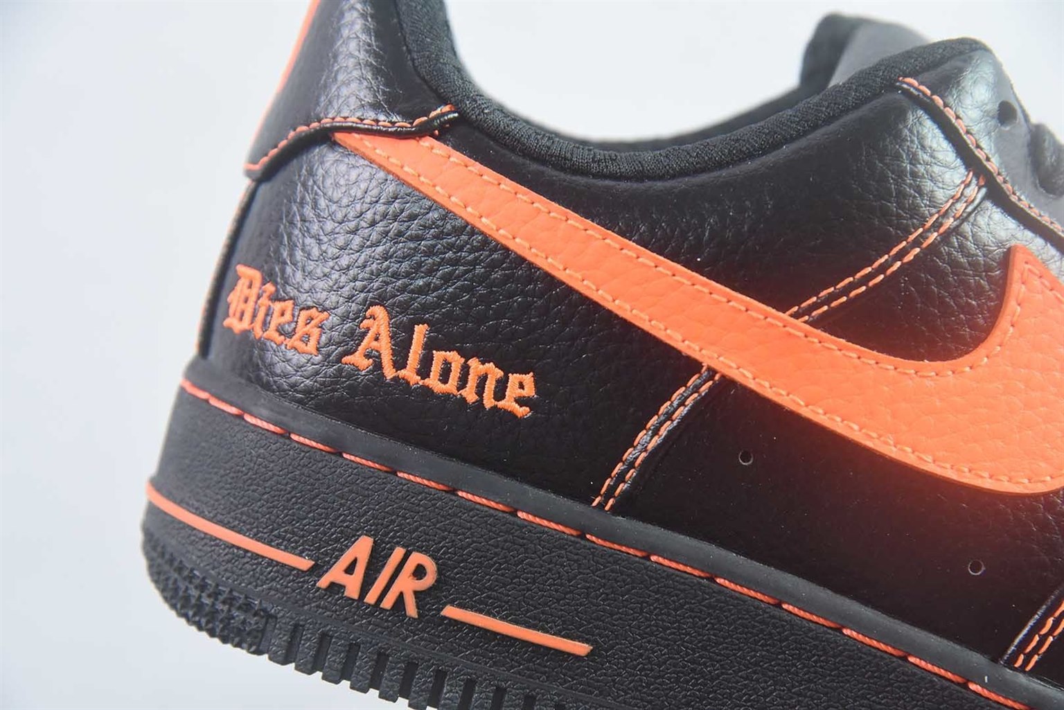 耐克 Nike Air Force 1 Low x VLONE 低帮联名 黑橙板鞋 纯原版本 货号：AA5360-001 实拍细节图