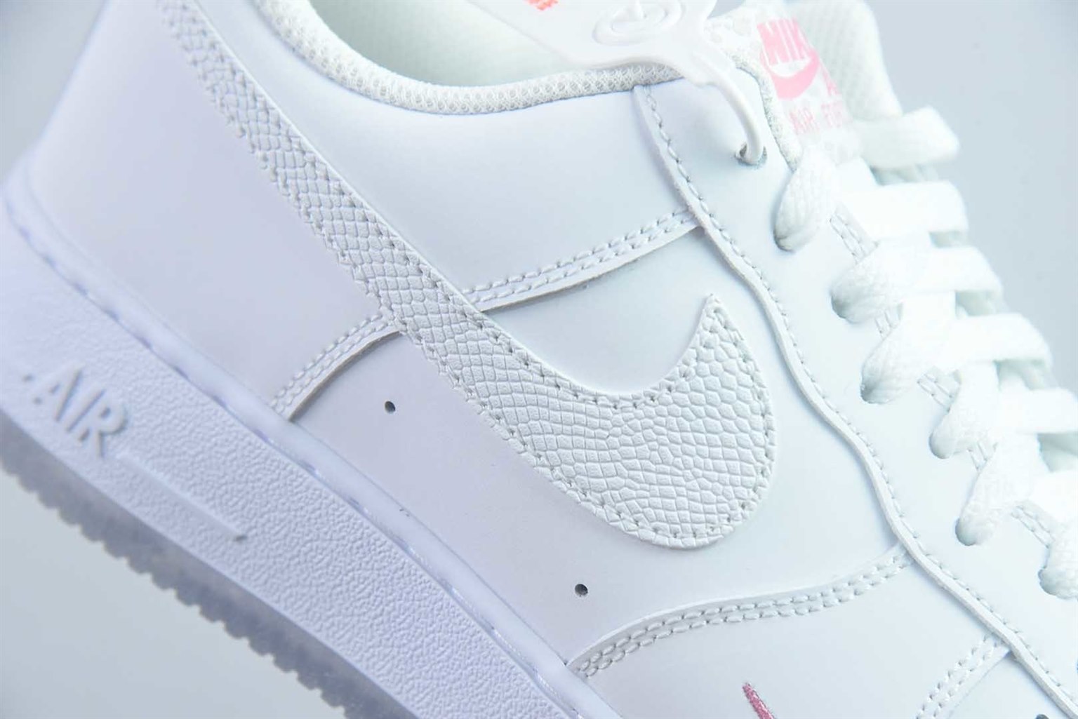 耐克 Nike Air Force 1 Low White Lotus 白粉低帮板鞋 纯原版本 货号：IV4453-100 实拍细节图