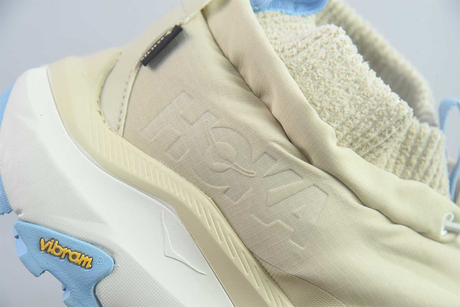 霍伽 HOKA ONE ONE KAHA 2 FROST MOC GTX 卡哈 2 中帮 卡其徒步鞋 纯原版本 货号：1155210-OKD 实拍细节图
