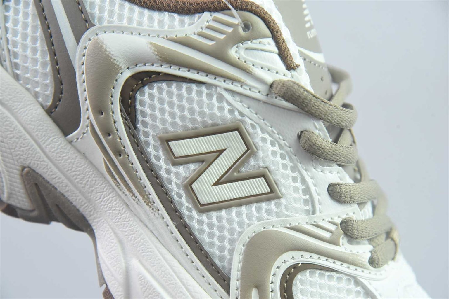 新百伦 New Balance NB530 系列 2011 复古休闲 米白慢跑鞋 纯原版本 货号:U530COB 实拍细节图