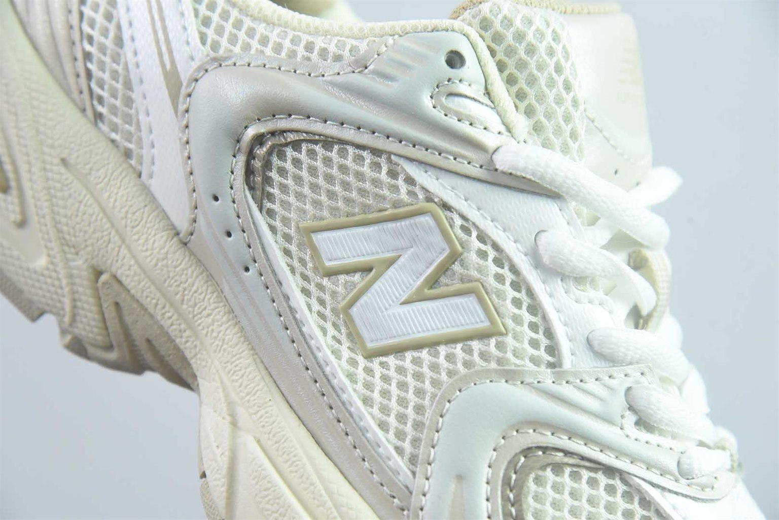 新百伦 New Balance NB530 系列 2011 复古休闲 白色慢跑鞋 纯原版本 货号:MR530AA 实拍细节图