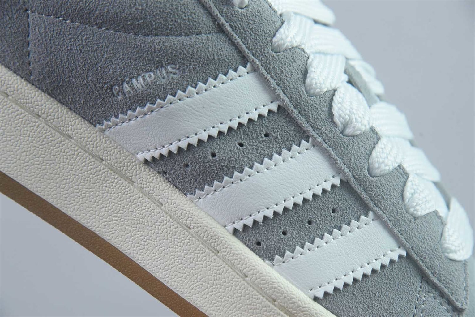 阿迪达斯 Adidas Originals Campus 00s 明星款学院系列面包风复古休闲运动 灰白板鞋 纯原版本 货号:HQ8707 实拍细节图