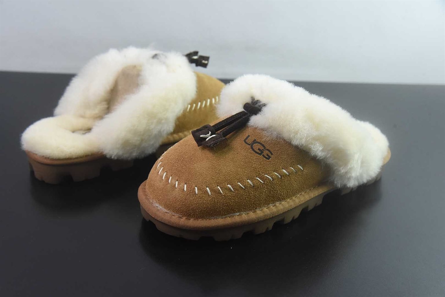 UGG Coquette 女子 棕色拖鞋 纯原版本 货号:EAJQ21684839 实拍细节图