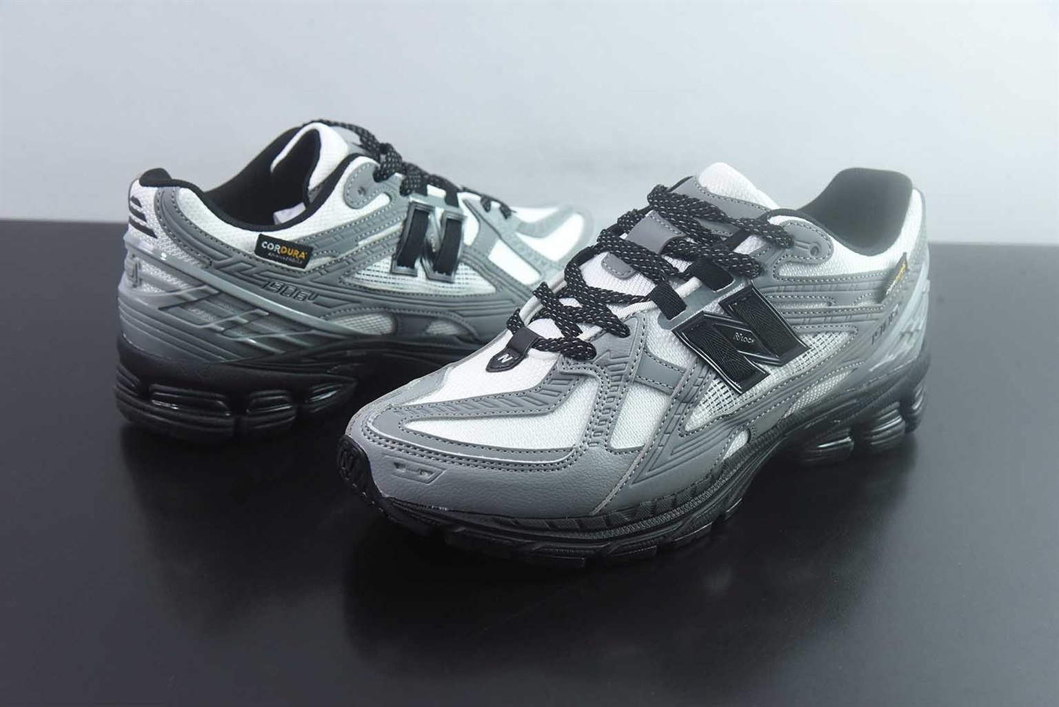 新百伦 New Balance 1906 系列复古老爹风休闲运动 银灰慢跑鞋 纯原版本 货号：U19064W2 实拍细节图