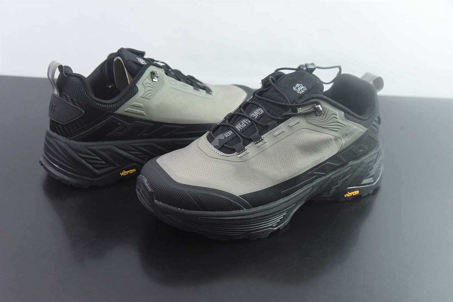 可隆 KOLON SPORT MOVE ALPHA lite 耐磨透气轻便 黑灰低帮徒步鞋 纯原版本 货号:LUFH5AN038 实拍细节图