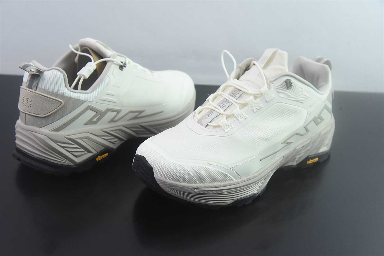 可隆 KOLON SPORT MOVE ALPHA lite 耐磨透气轻便 白色低帮徒步鞋 纯原版本 货号:LUFH6MN040 实拍细节图