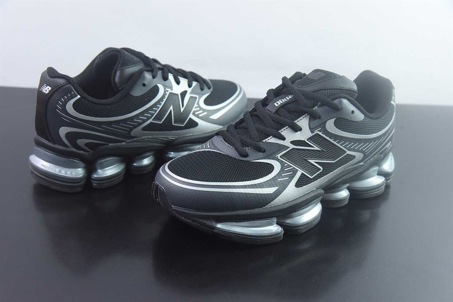新百伦 New Balance NB2000 舒适百搭 低帮 休闲 黑灰跑步鞋 纯原版本 货号：U20008LL 实拍细节图