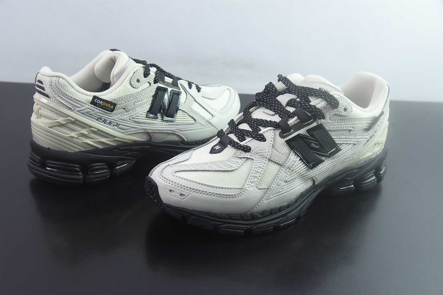 新百伦 New Balance 1906 系列复古老爹风休闲运动 白黑慢跑鞋 纯原版本 货号：U190681D 实拍细节图