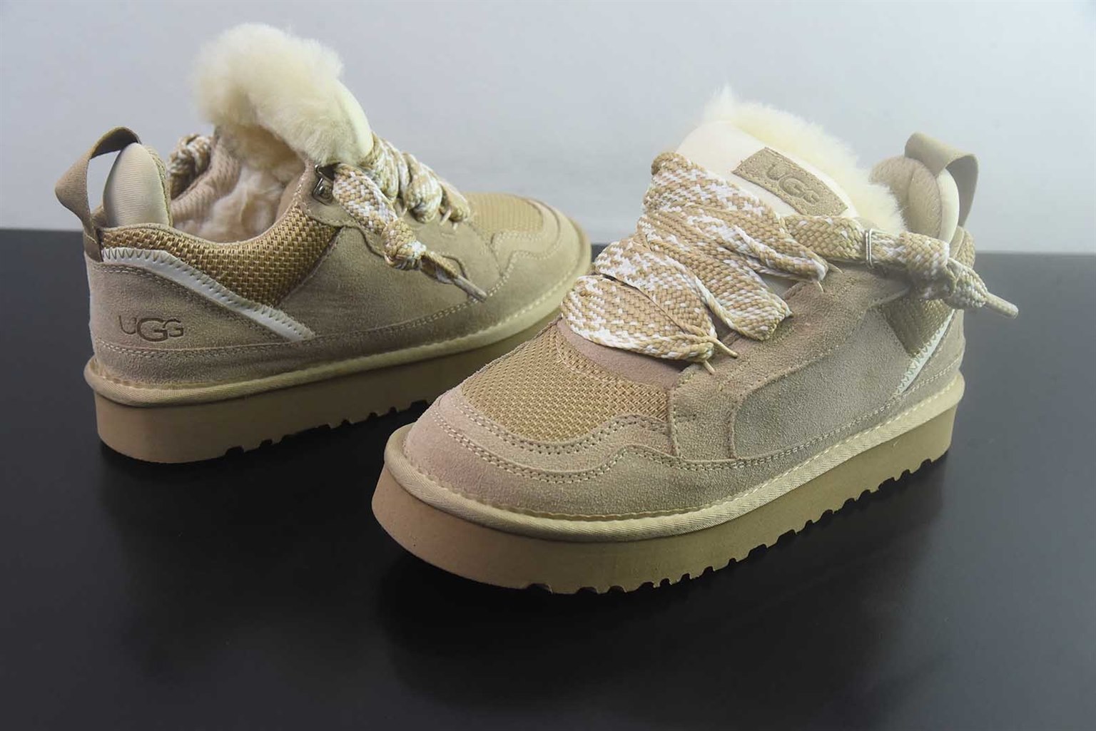 UGG W Lowmel 低帮运动风羊毛鞋 黑灰 纯原版本 货号:QAJJ75085437 实拍细节图
